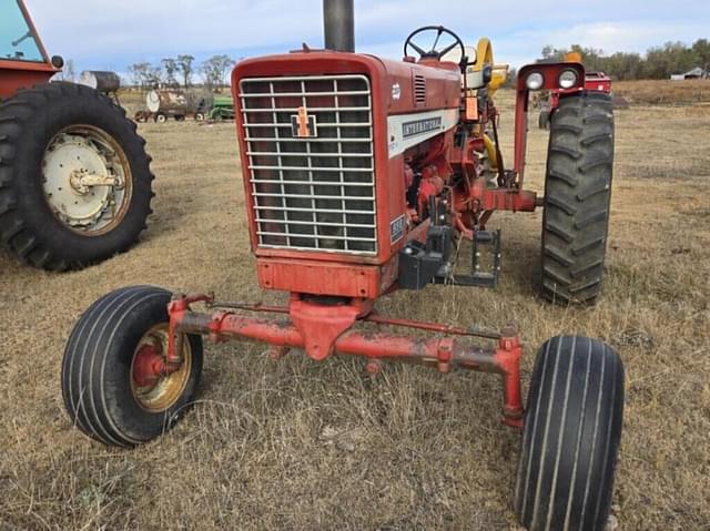 Image of International Harvester 656 equipment image 1