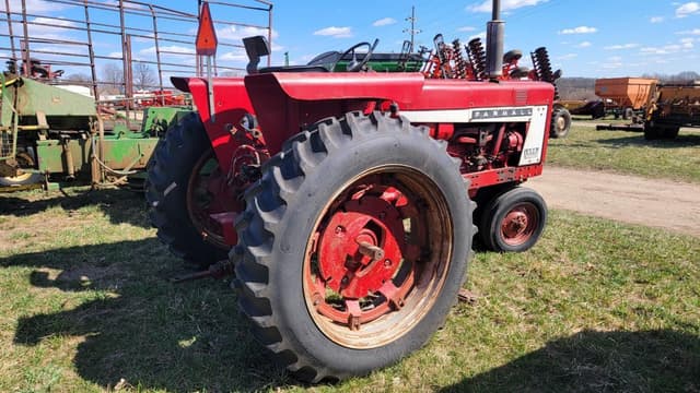 Image of Farmall 656 equipment image 1