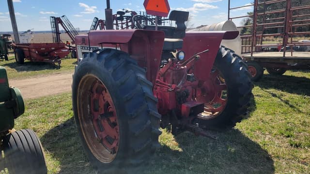 Image of Farmall 656 equipment image 4
