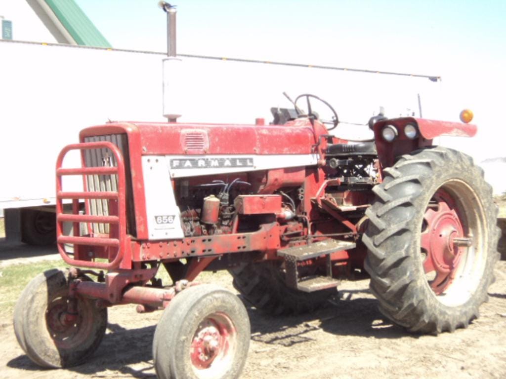 Main image International Harvester 656