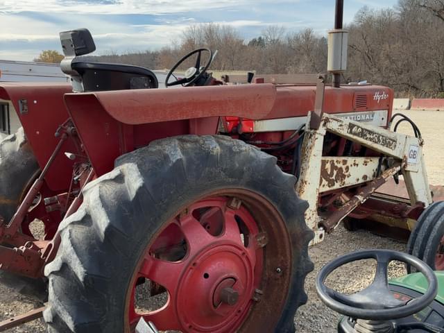 Image of International Harvester 656 equipment image 2