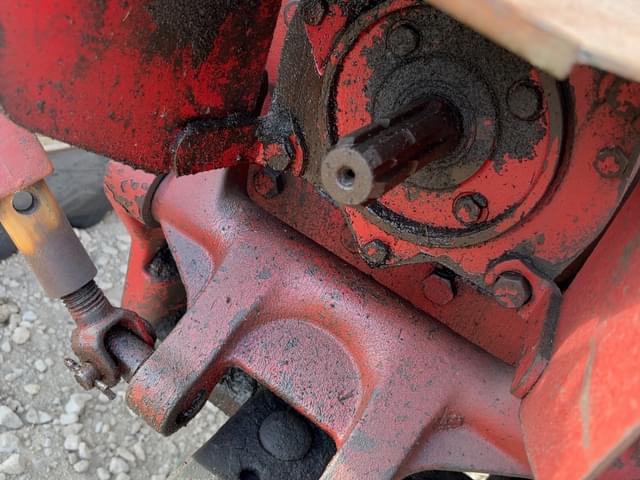 Image of International Harvester 656 equipment image 4