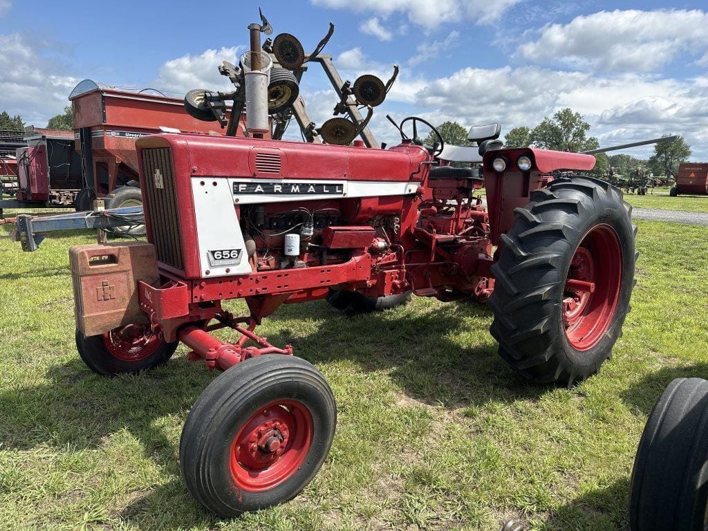 Main image International Harvester 656