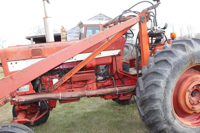 Image of International Harvester 656 equipment image 4