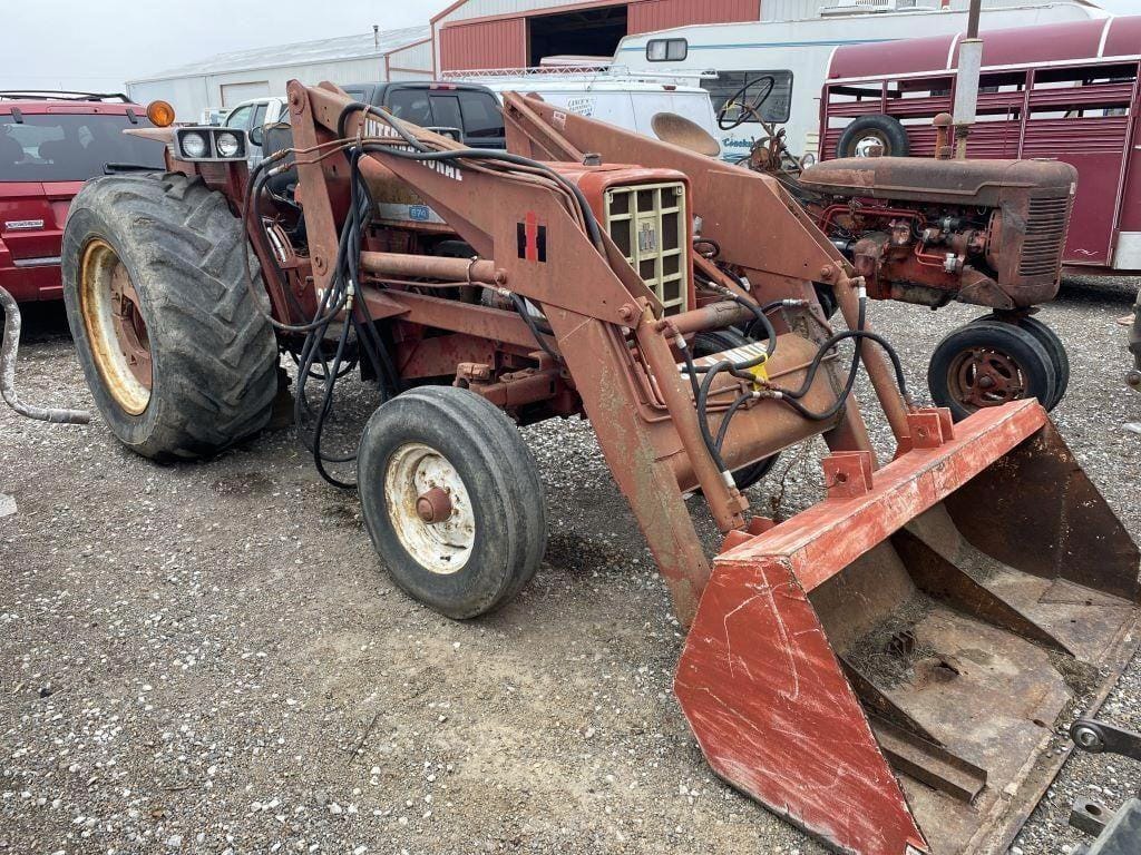 Main image International Harvester 674