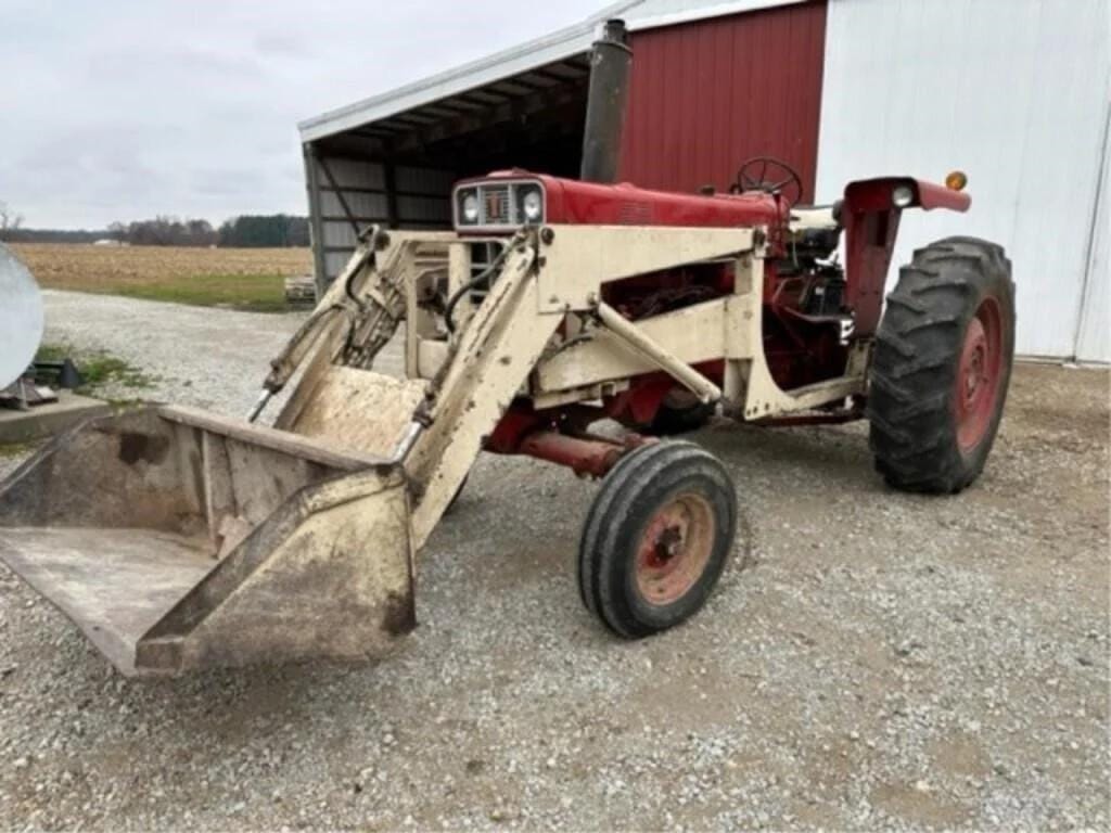 Main image International Harvester 686