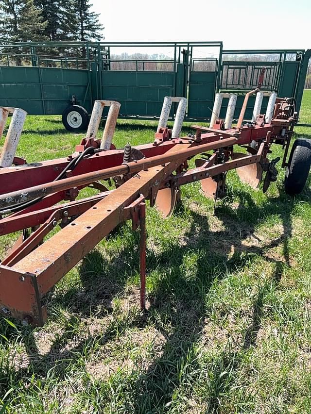 Image of International Harvester 700 equipment image 3