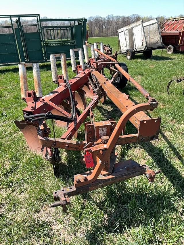 Image of International Harvester 700 equipment image 1
