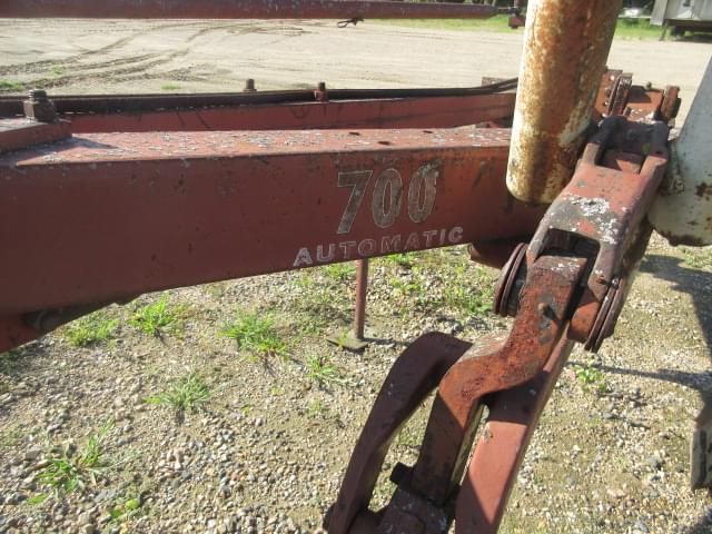 Image of International Harvester 700 equipment image 2