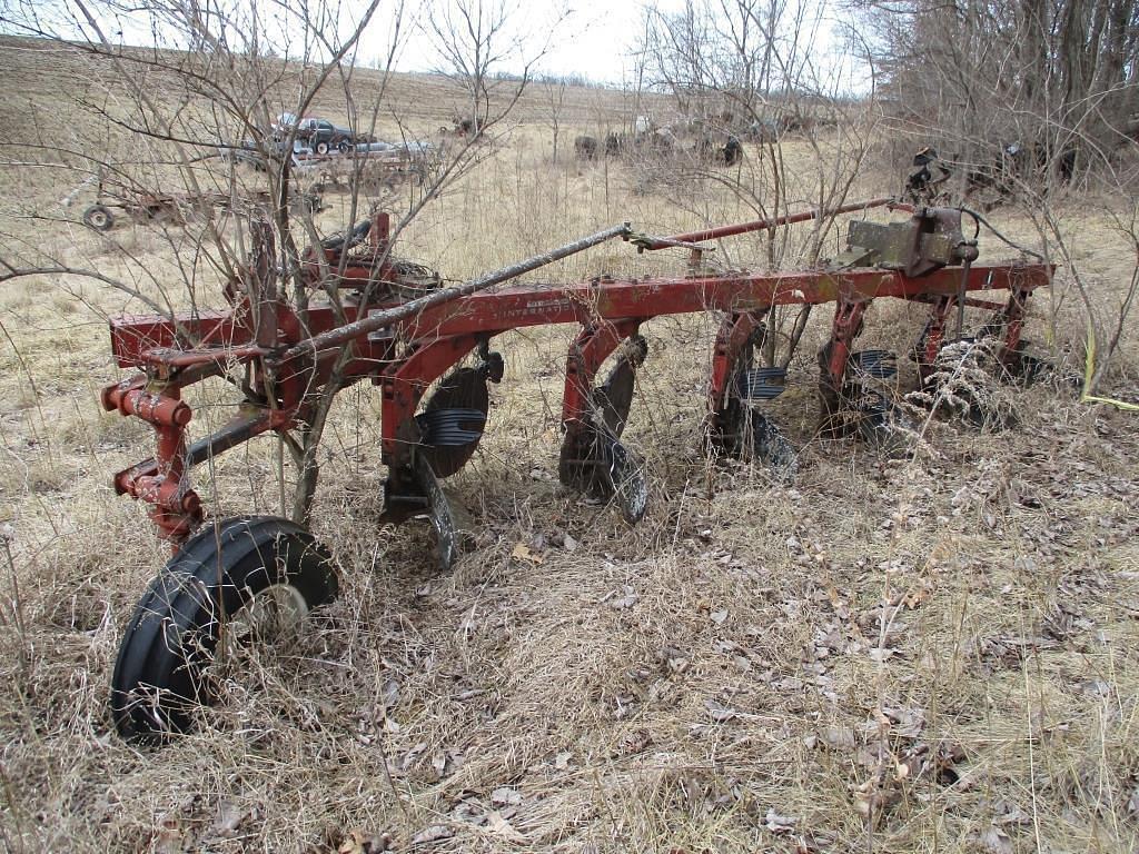 Image of International Harvester 700 Image 0