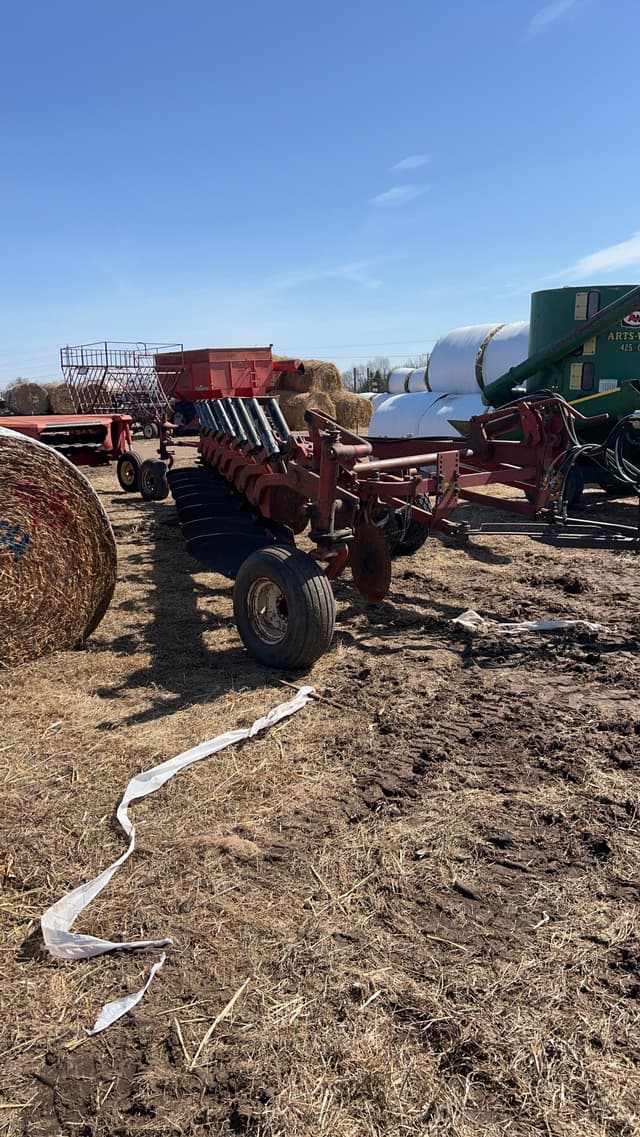 Image of International Harvester 700 equipment image 2