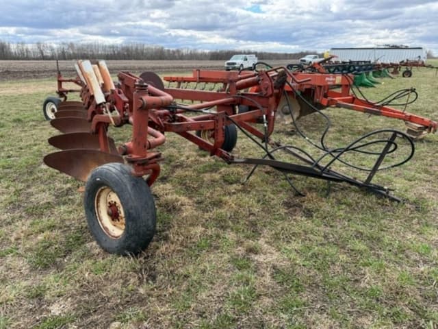 Image of International Harvester 700 equipment image 4