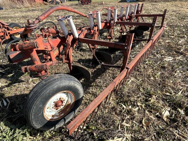 Image of International Harvester 700 equipment image 1