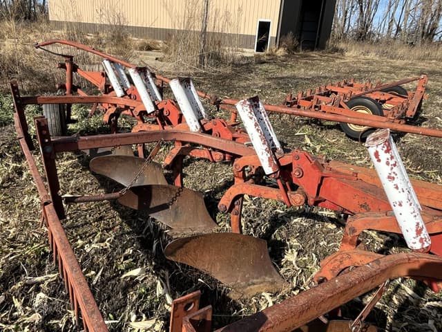 Image of International Harvester 700 equipment image 4