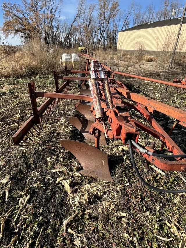 Image of International Harvester 700 equipment image 2