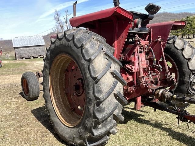 Image of International Harvester 706 equipment image 3