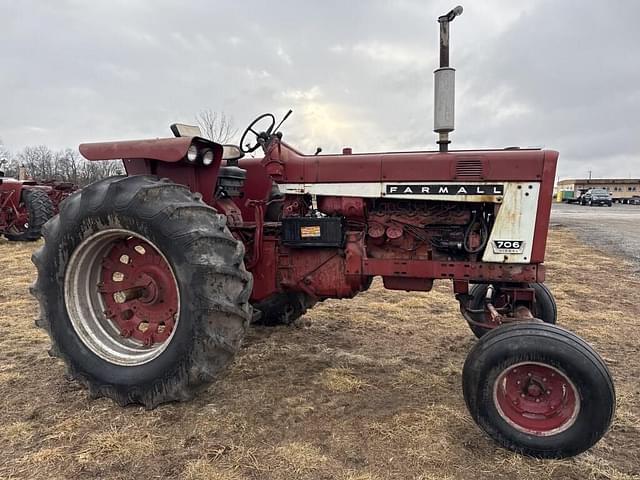 Image of International Harvester 706 equipment image 2