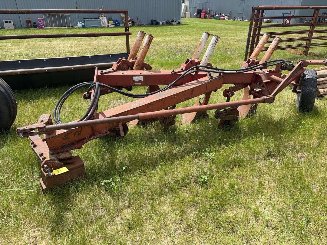 Image of International Harvester 710 Image 0