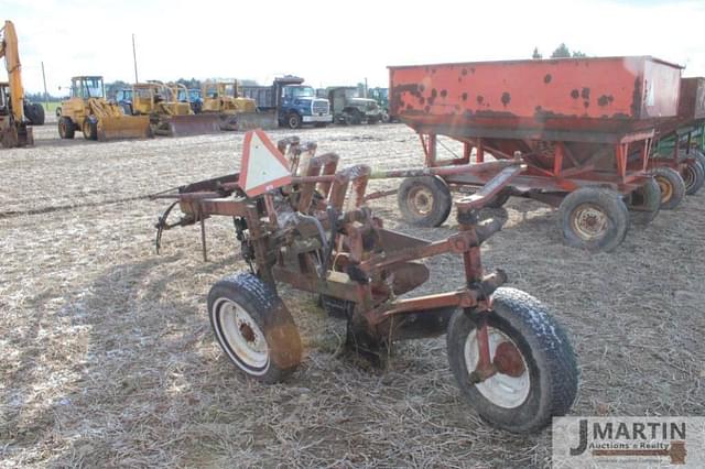 Image of International Harvester 710 equipment image 1