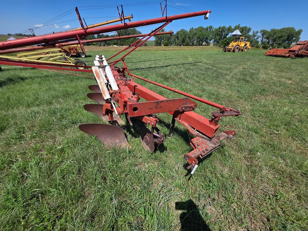 Image of International Harvester 710 Primary image
