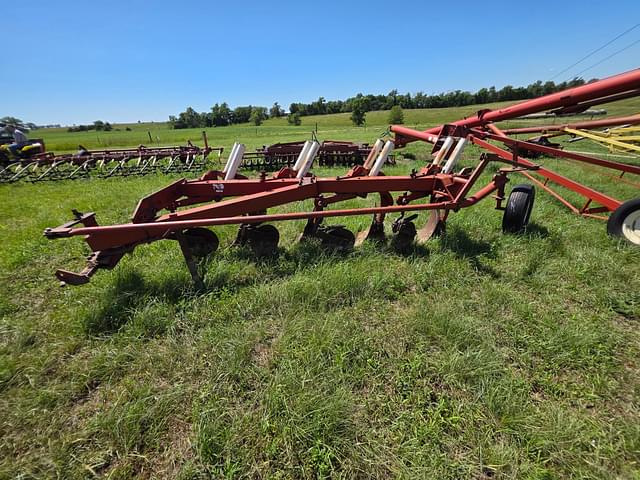 Image of International Harvester 710 equipment image 4