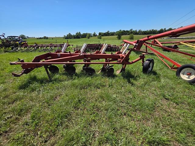 Image of International Harvester 710 equipment image 3