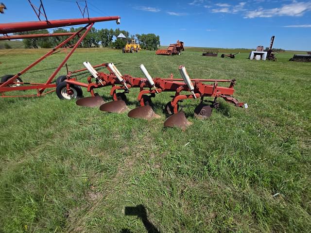 Image of International Harvester 710 equipment image 2