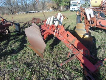 Main image International Harvester 710