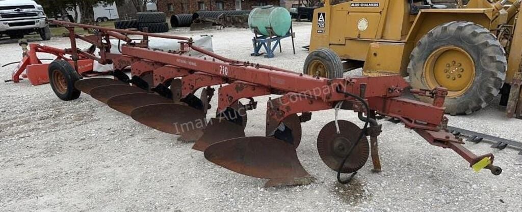 International Harvester 710 Equipment Image0