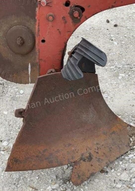 Image of International Harvester 710 equipment image 4