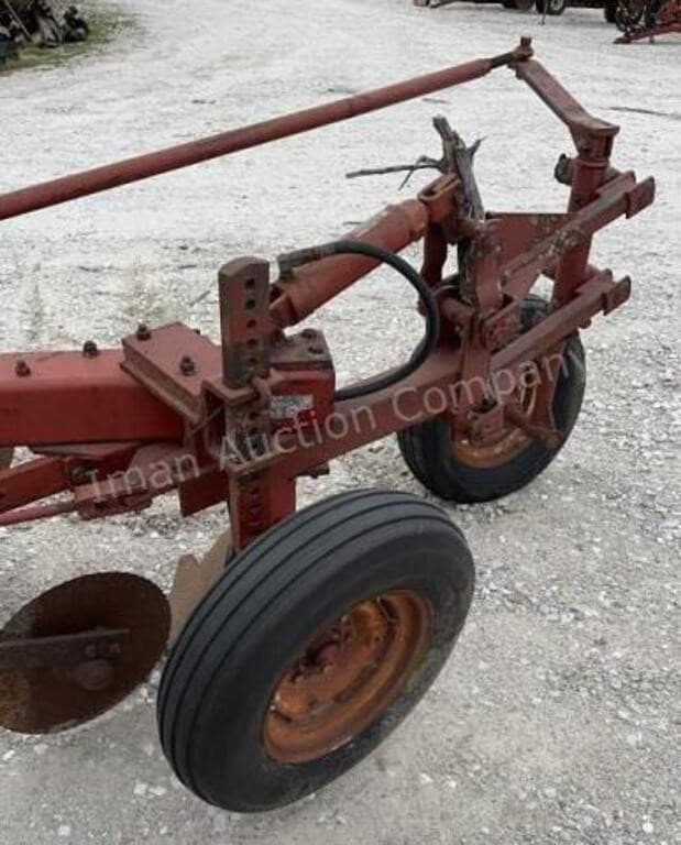 Image of International Harvester 710 equipment image 3