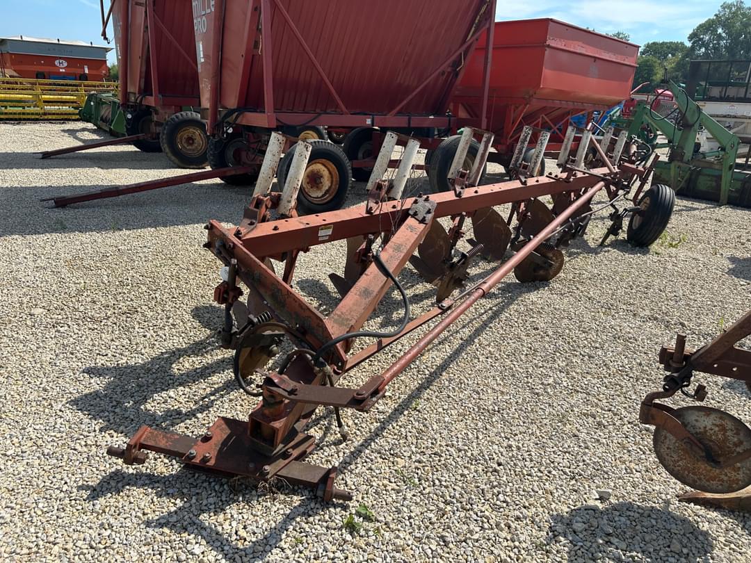 Image of International Harvester 710 Image 0