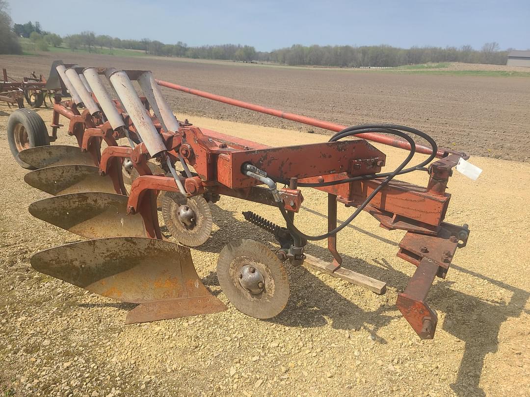Image of International Harvester 710 Primary image