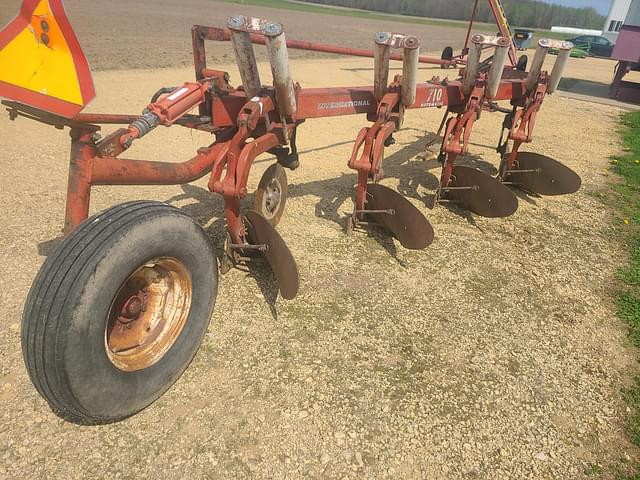 Image of International Harvester 710 equipment image 1