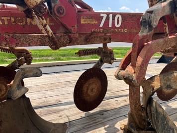 Main image International Harvester 710