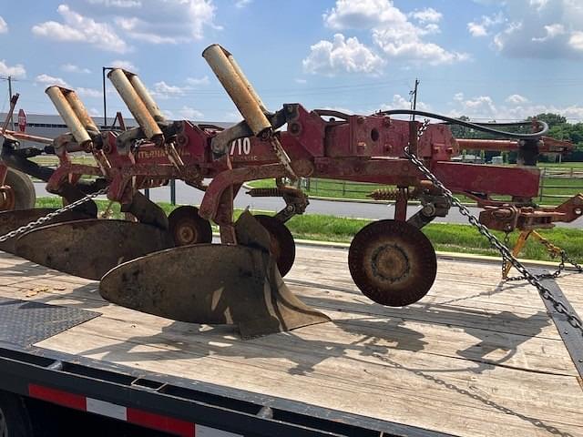 Image of International Harvester 710 equipment image 2