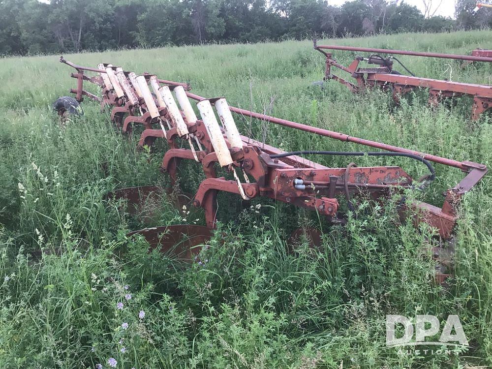 Image of International Harvester 710 Image 1