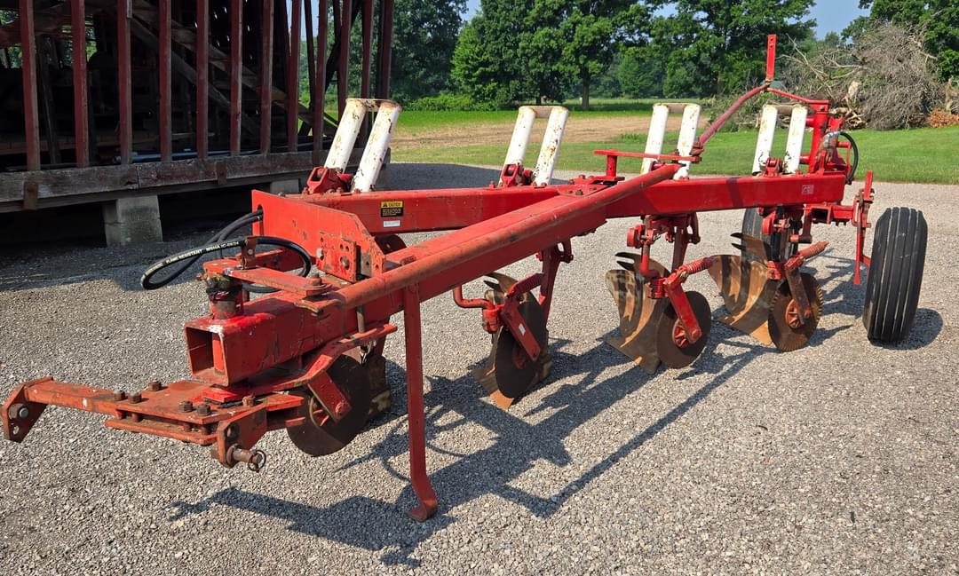 Image of International Harvester 720 Image 0