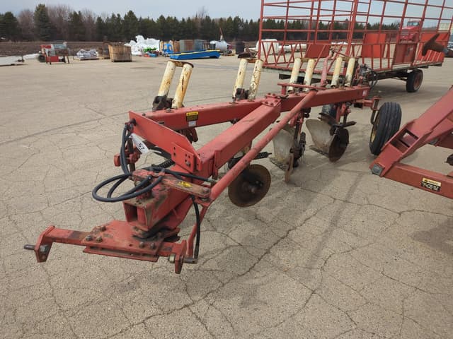 Image of International Harvester 720 equipment image 2