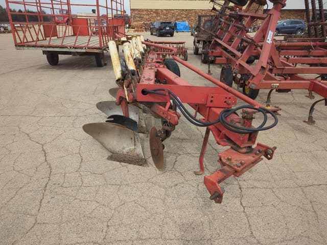 Image of International Harvester 720 equipment image 1