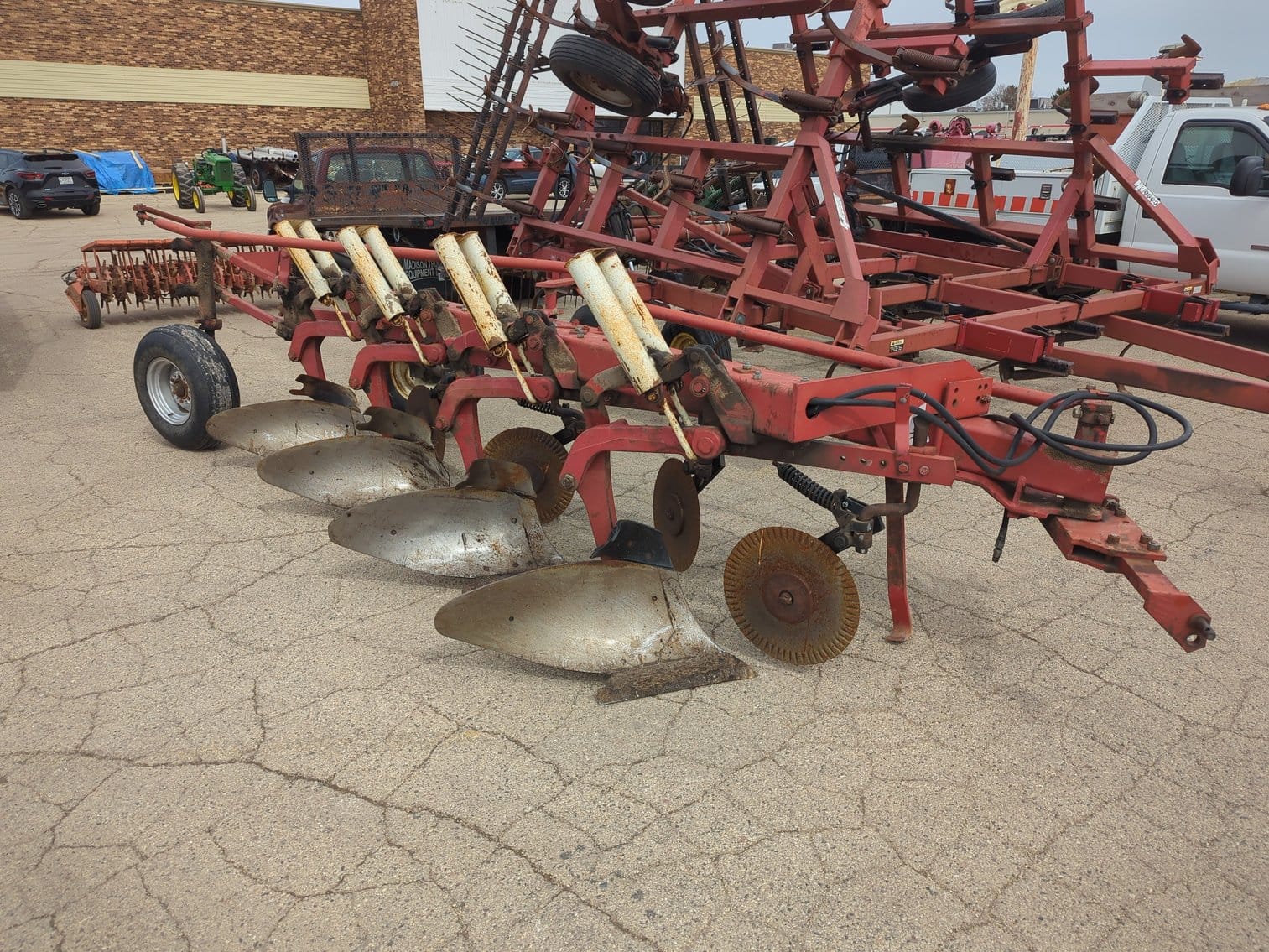International Harvester 720 Equipment Image0