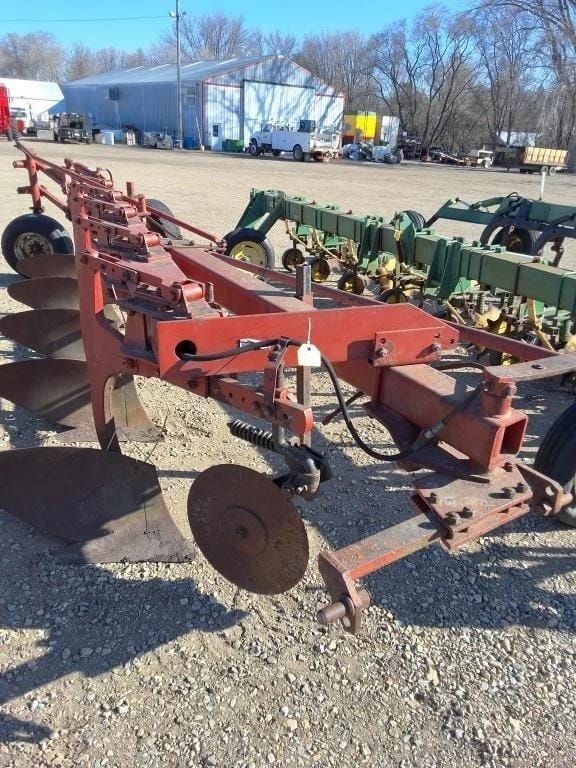 International Harvester 720 Equipment Image0