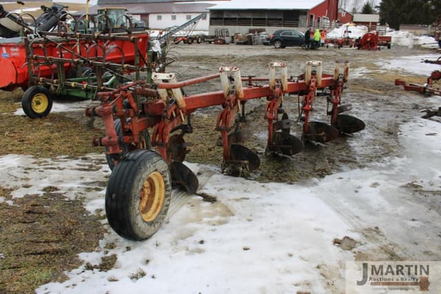 Image of International Harvester 720 equipment image 2
