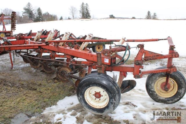 Image of International Harvester 720 equipment image 3