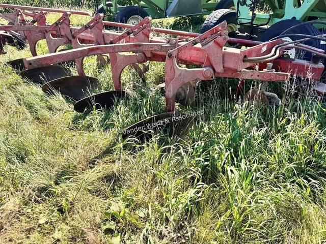 Image of International Harvester 720 equipment image 1