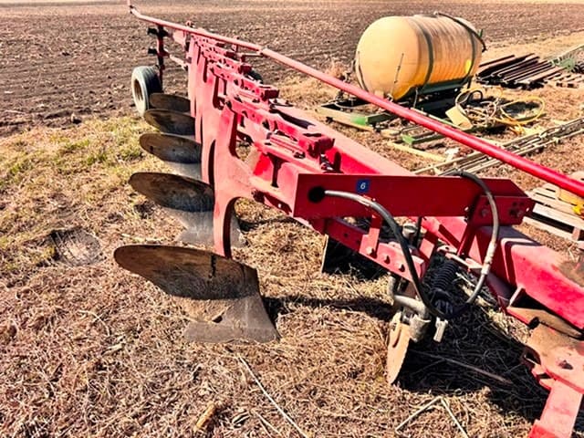 Image of International Harvester 720 equipment image 2