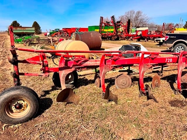 Image of International Harvester 720 equipment image 3