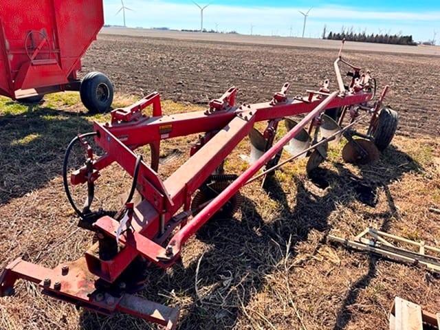 International Harvester 720 Equipment Image0