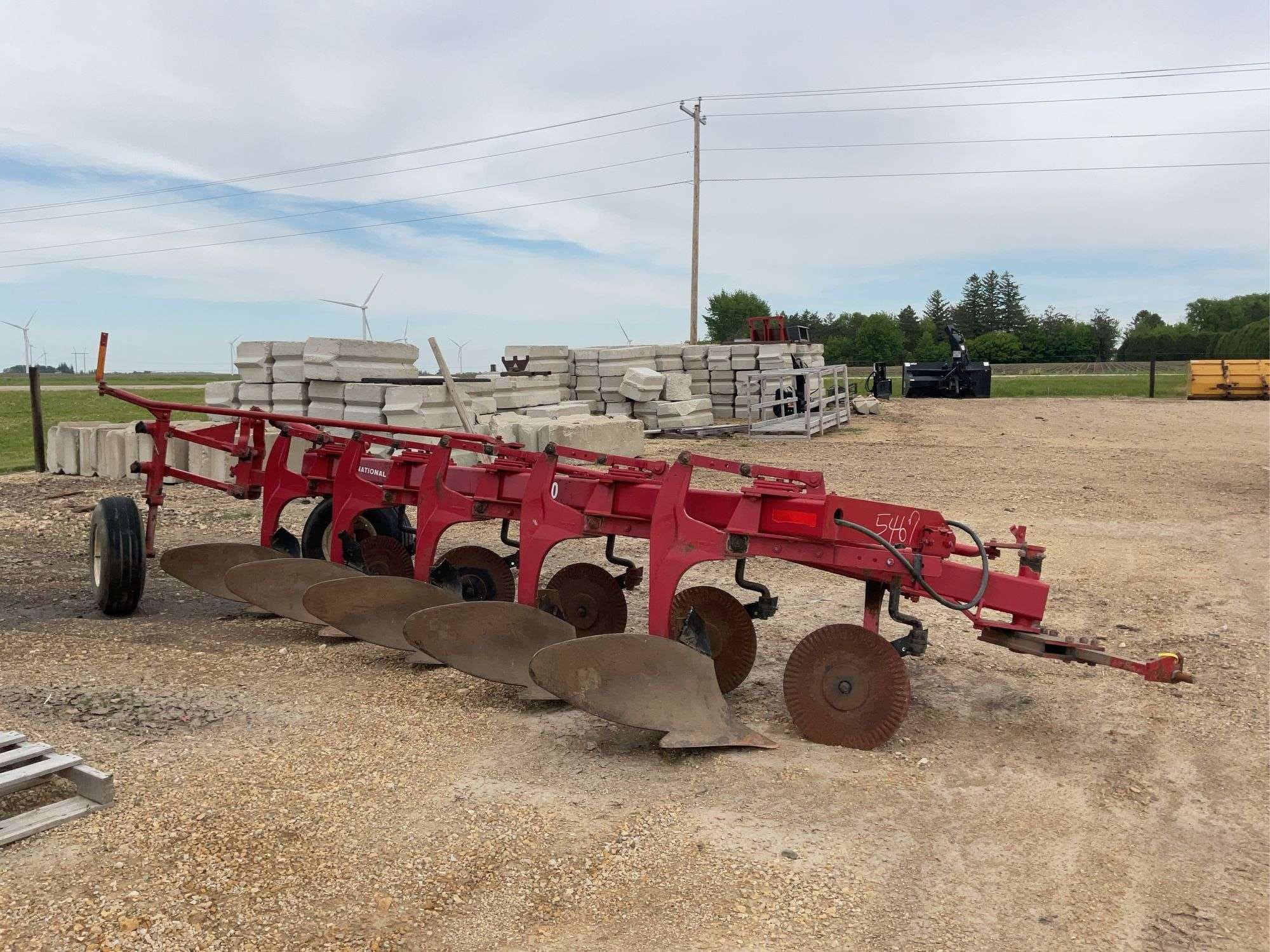 International Harvester 720 Equipment Image0