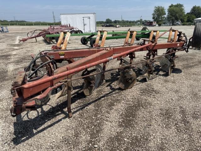 Image of International Harvester 720 equipment image 1